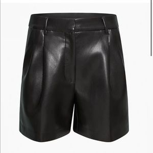 Aritzia Effortless Short Vegan Leather Size 6